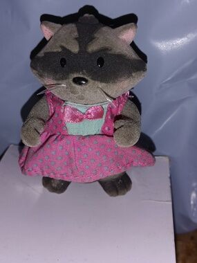 Li'l Woodzeez Diggadilly Raccoon family figure With Cute Pink & Green Dress 🥻